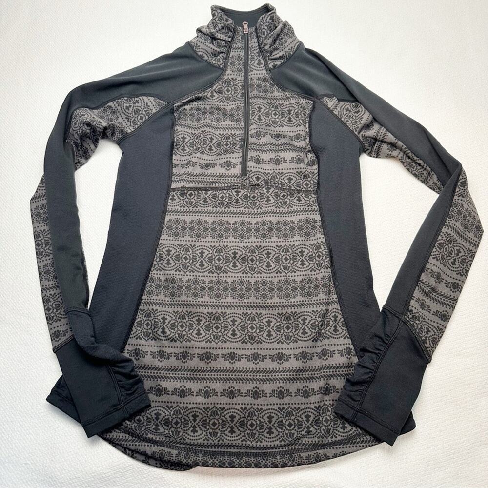 CALIA by Carrie Underwood Black and Gray Pullover
